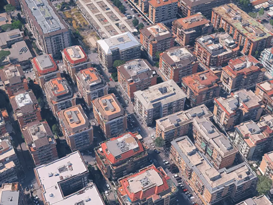 Immagine 17 di Appartamento in vendita  in Via Lari a Roma