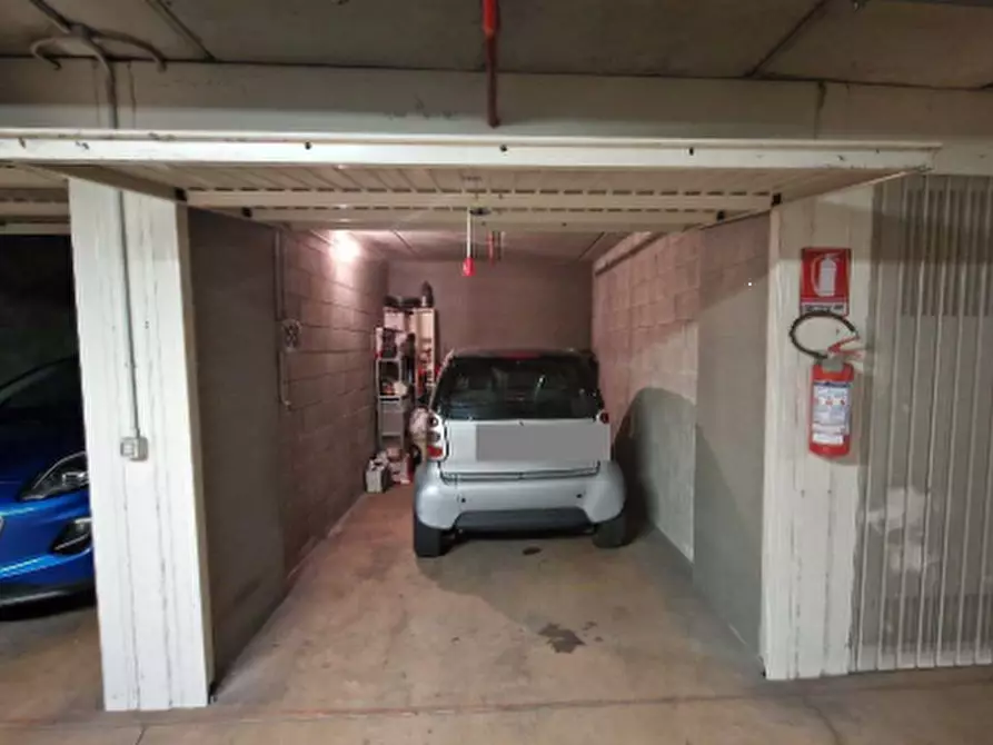 Immagine 1 di Garage in vendita  in Piazza Adriano a Torino