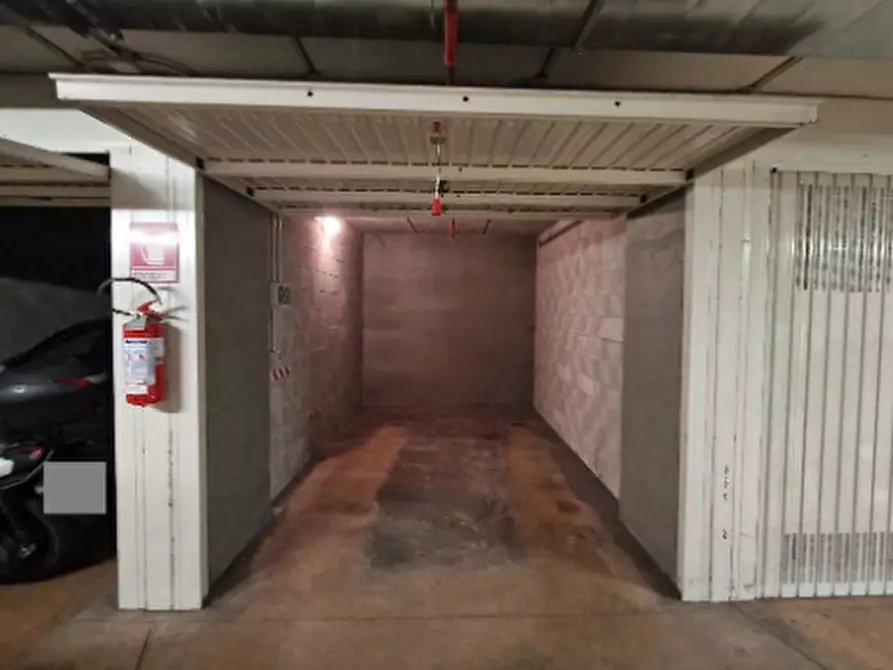 Immagine 1 di Garage in vendita  in Piazza Adriano a Torino