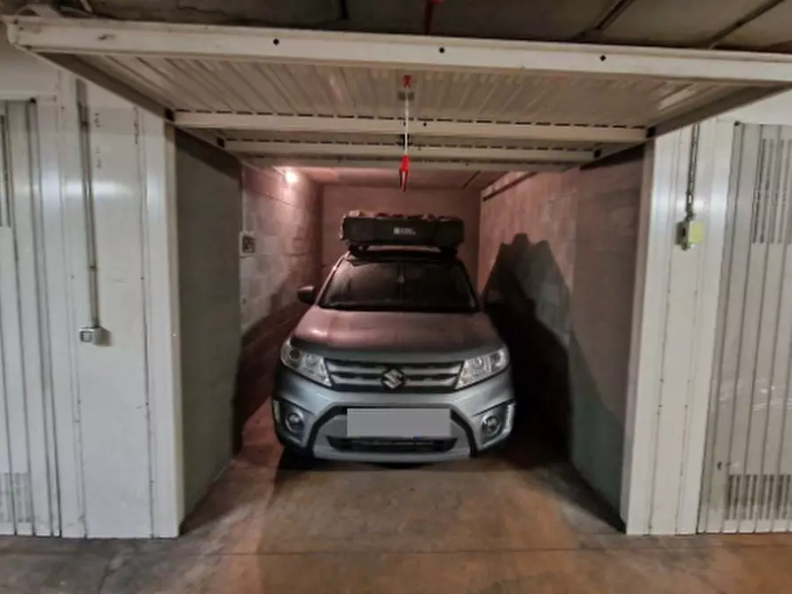 Immagine 1 di Garage in vendita  in Piazza Adriano a Torino