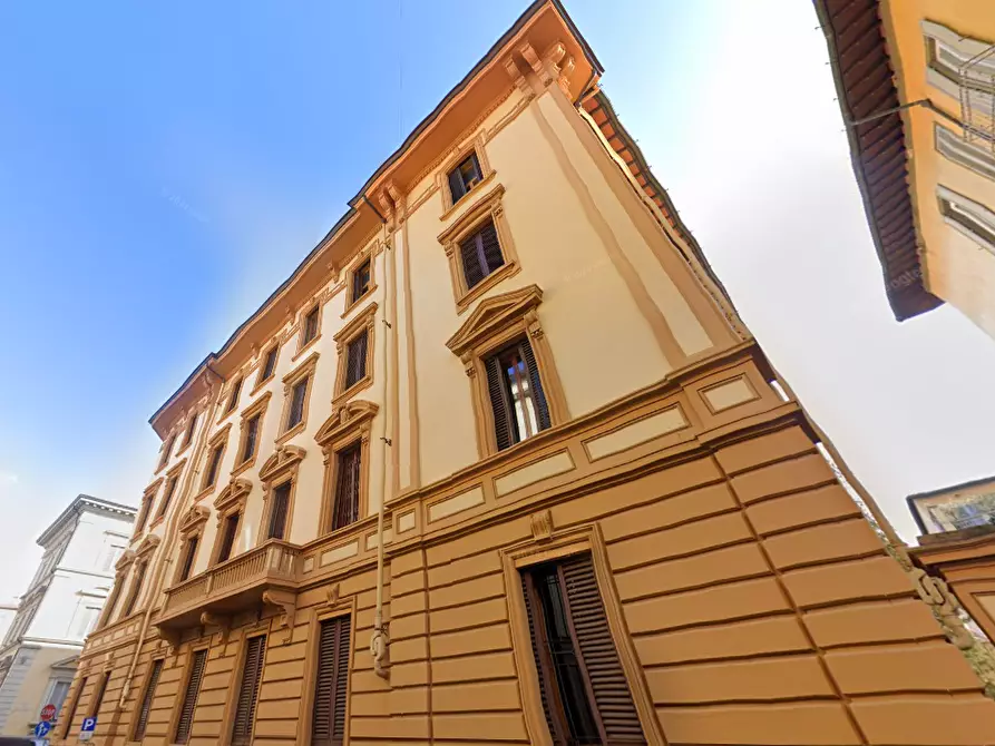 Immagine 3 di Stabile in vendita  in Via della Robbia a Firenze