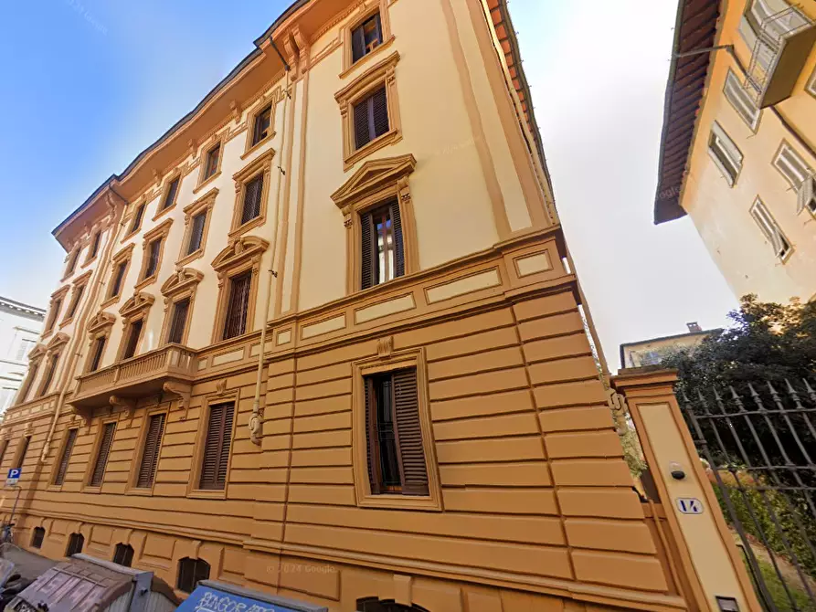 Immagine 4 di Stabile in vendita  in Via della Robbia a Firenze