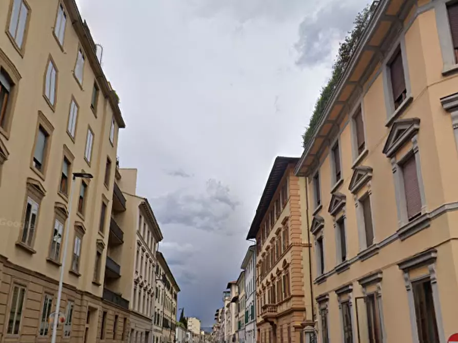 Immagine 6 di Stabile in vendita  in Via della Robbia a Firenze