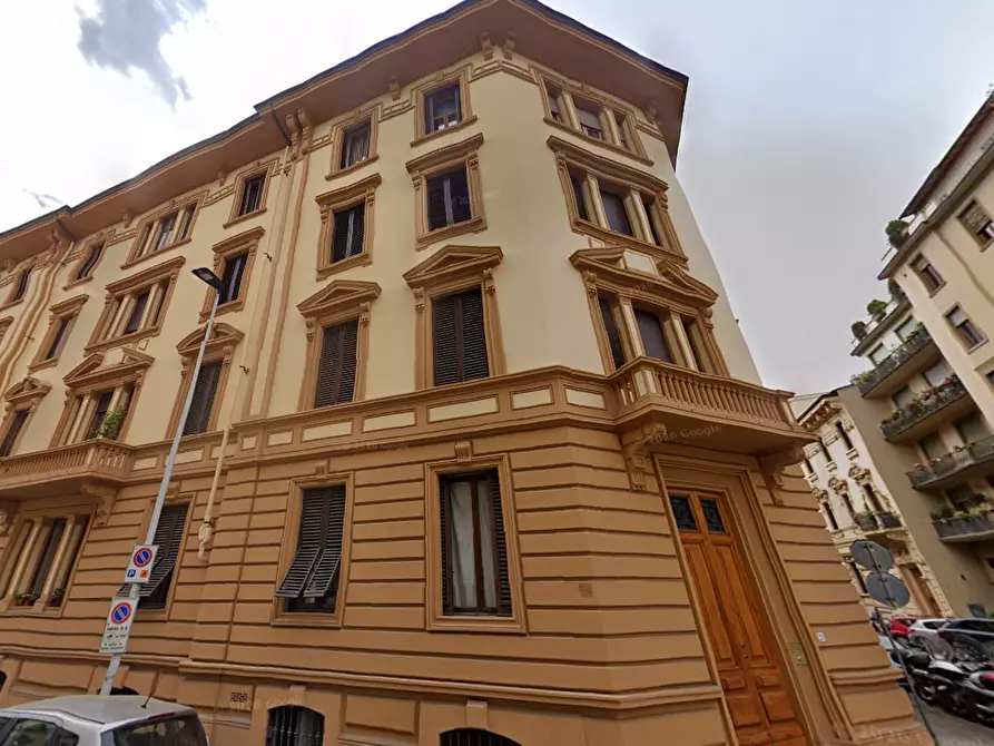 Immagine 8 di Stabile in vendita  in Via della Robbia a Firenze