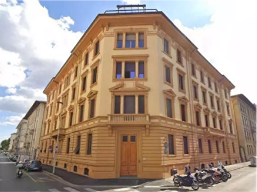 Immagine 9 di Stabile in vendita  in Via della Robbia a Firenze