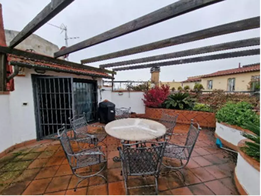 Immagine 10 di Stabile in vendita  in Via della Robbia a Firenze