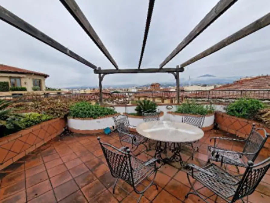 Immagine 11 di Stabile in vendita  in Via della Robbia a Firenze