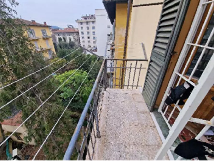 Immagine 12 di Stabile in vendita  in Via della Robbia a Firenze