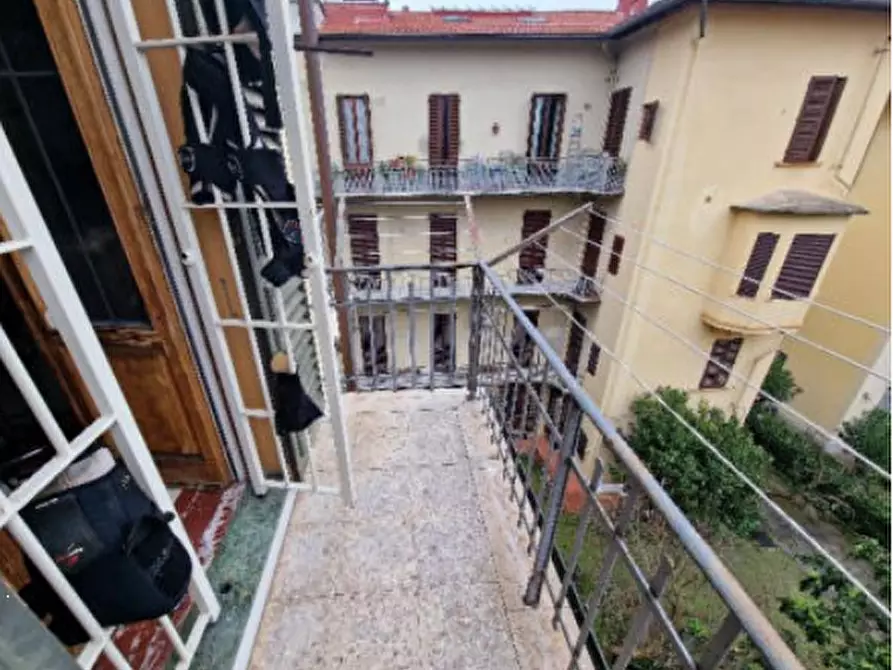 Immagine 13 di Stabile in vendita  in Via della Robbia a Firenze