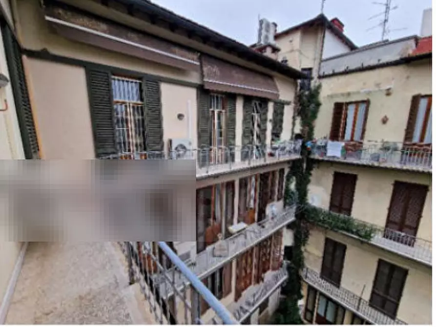 Immagine 14 di Stabile in vendita  in Via della Robbia a Firenze