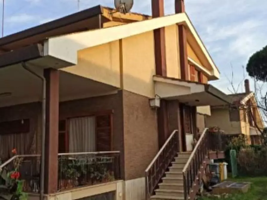 Immagine 2 di Casa bifamiliare in vendita  in Via Bouganville a Anzio