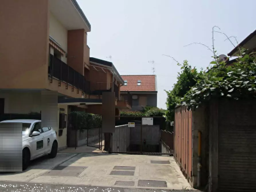 Immagine 6 di Garage in vendita  in Via Pirandello a Seregno