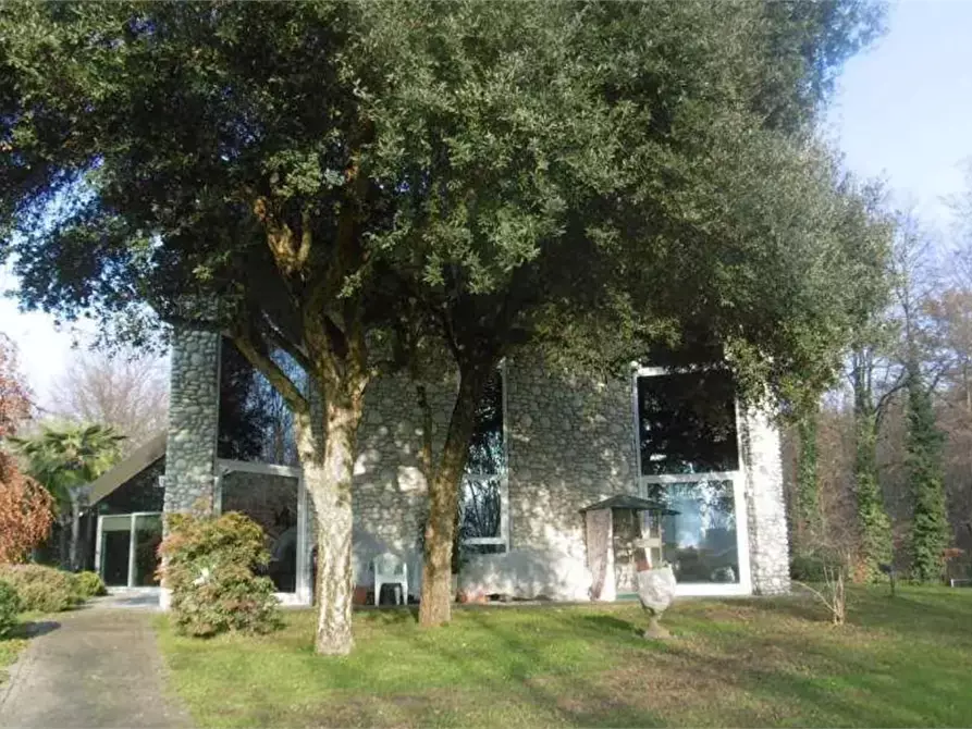 Immagine 1 di Villa in vendita  in Via Cerone a Nosate