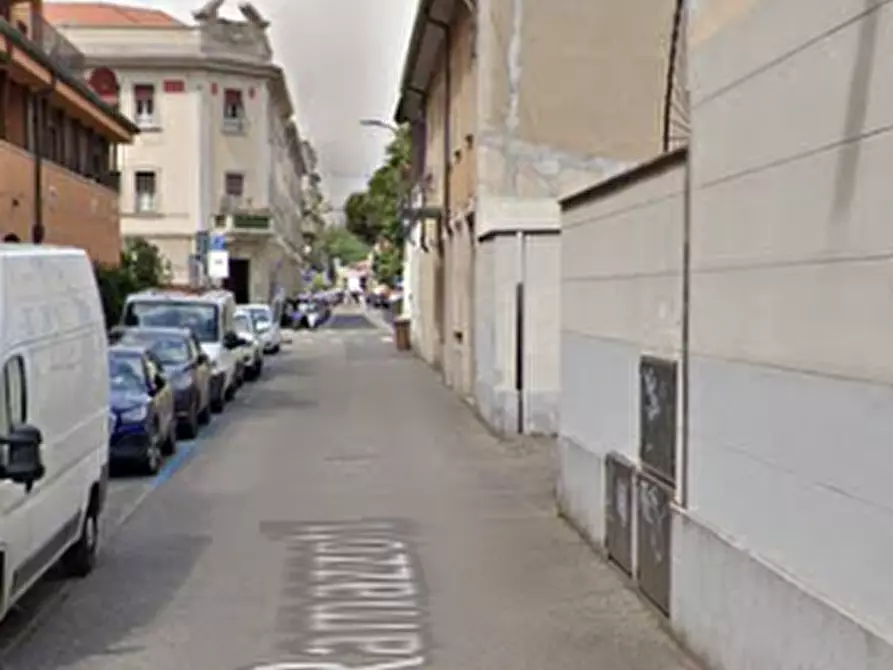 Immagine 8 di Negozio in vendita  in Via Ramazzotti a Saronno