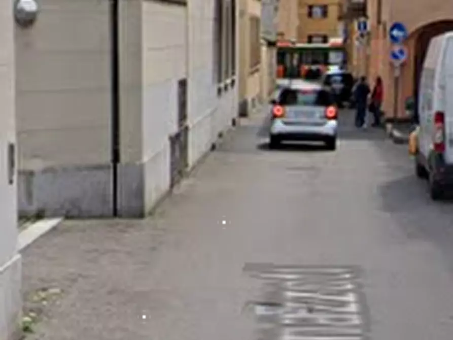 Immagine 9 di Negozio in vendita  in Via Ramazzotti a Saronno