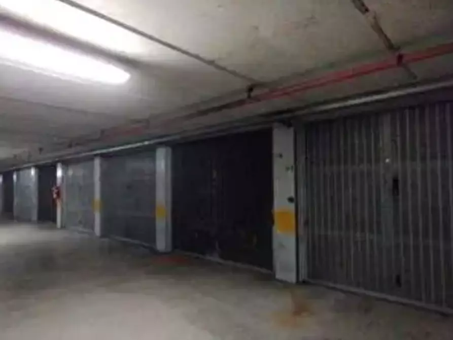 Immagine 11 di Negozio in vendita  in Via Ramazzotti a Saronno