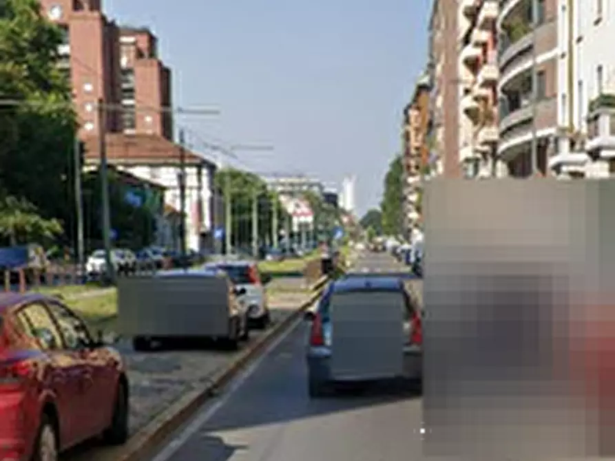 Immagine 10 di Magazzino in vendita  in Via Giambellino a Milano