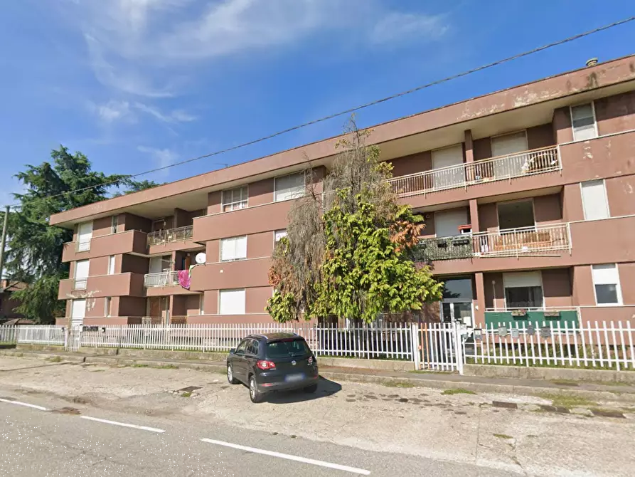 Immagine 11 di Appartamento in vendita  in Via XXIV Maggio a Lonate Pozzolo