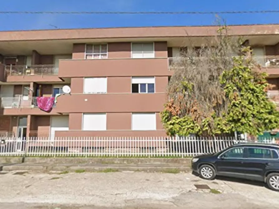 Immagine 12 di Appartamento in vendita  in Via XXIV Maggio a Lonate Pozzolo