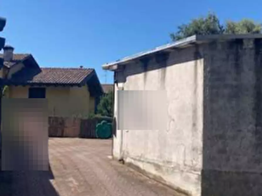Immagine 3 di Garage in vendita  in Via Monte Grappa a Cavaria Con Premezzo