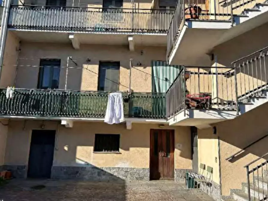 Immagine 10 di Appartamento in vendita  in Via Ceriani a Sesto Calende
