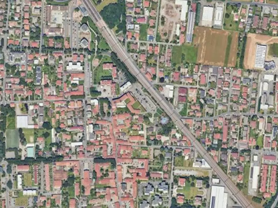 Immagine 2 di Garage in vendita  in Corso Italia a Caronno Pertusella