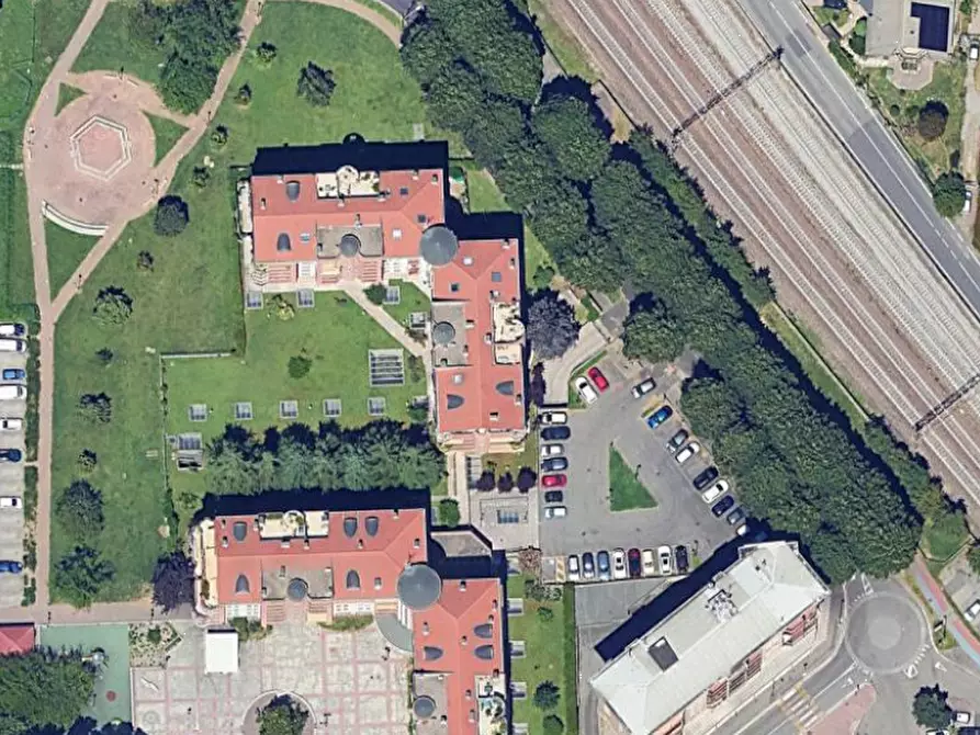 Immagine 1 di Garage in vendita  in Corso Italia a Caronno Pertusella