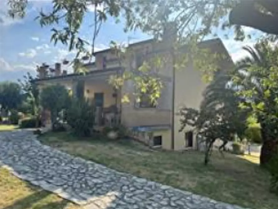 Immagine 2 di Villa in vendita  in Contrada San Basile a Orsogna