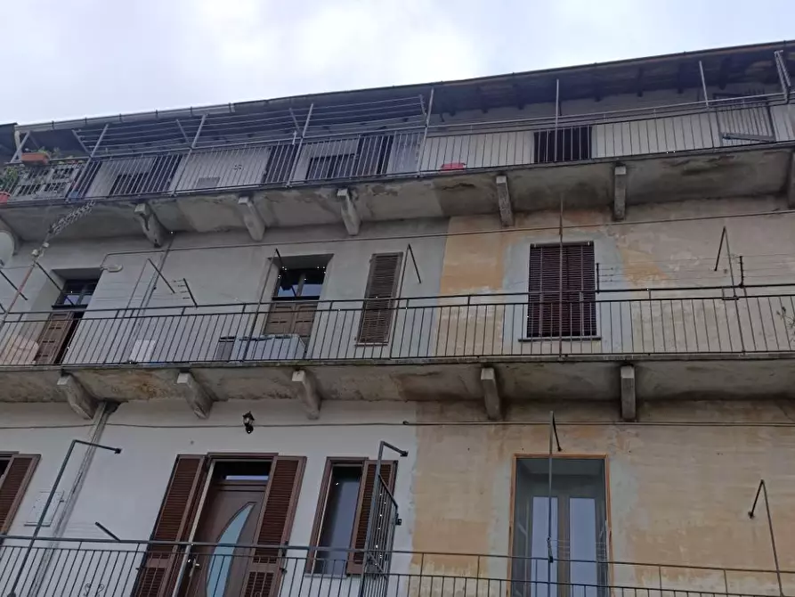 Immagine 2 di Appartamento in vendita  in Largo Giulio Cesare a Varano Borghi