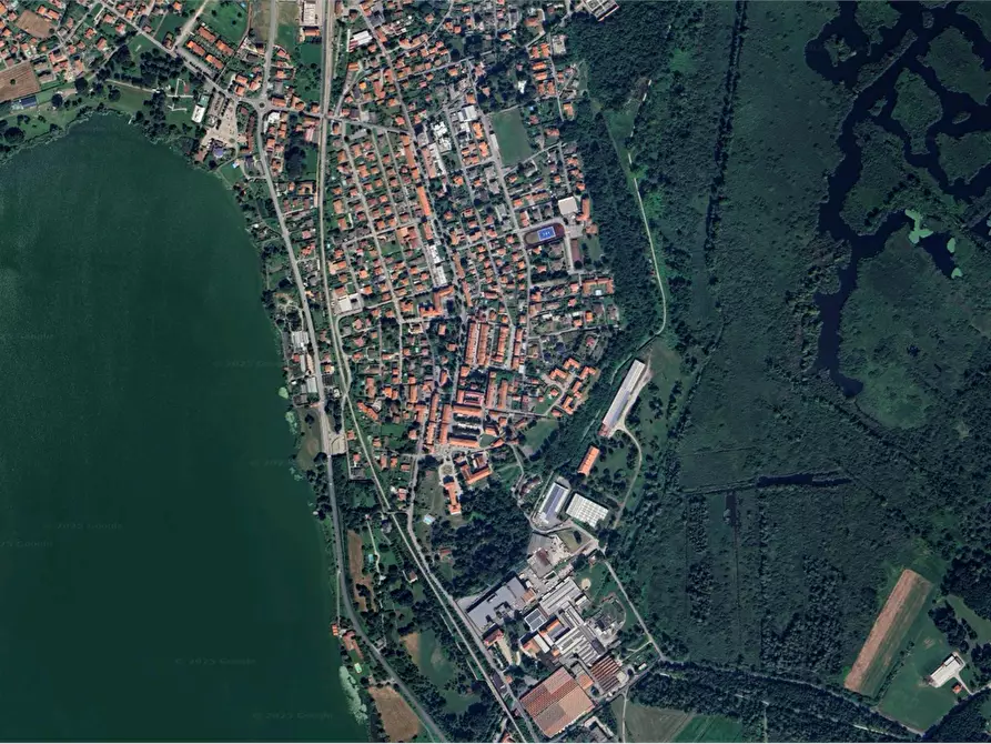 Immagine 16 di Appartamento in vendita  in Largo Giulio Cesare a Varano Borghi