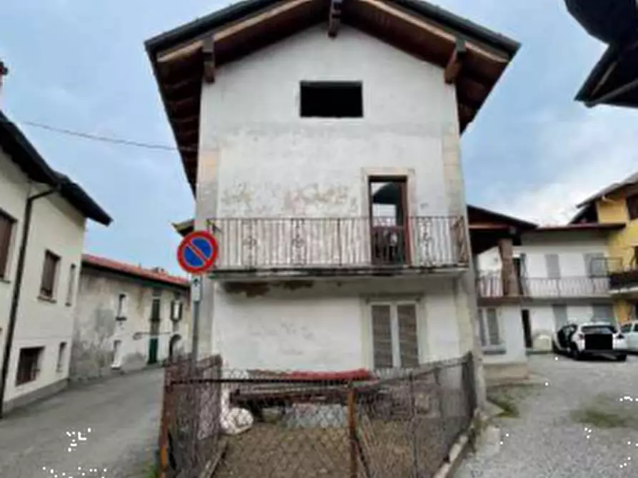 Immagine 5 di Appartamento in vendita  in Strada Stazione  a Cocquio-Trevisago