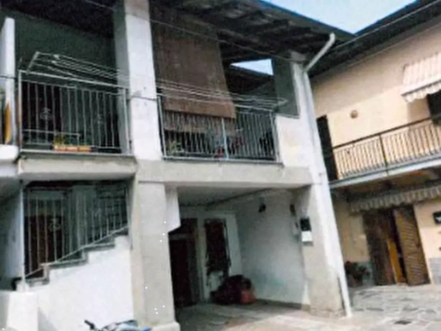 Immagine 1 di Appartamento in vendita  in Via Marconi a Biandronno