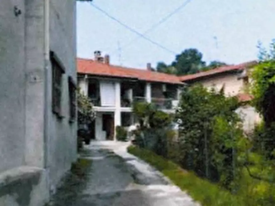 Immagine 2 di Appartamento in vendita  in Via Marconi a Biandronno