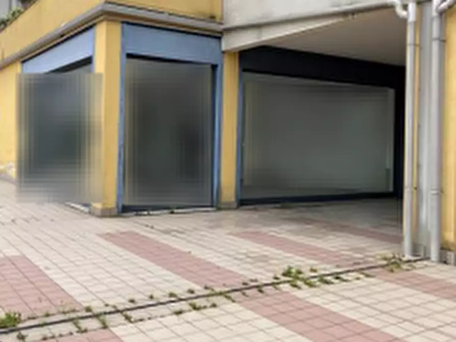 Immagine 1 di Negozio in vendita  in Via Fratelli Oscar e Olves di Prata a Brescia