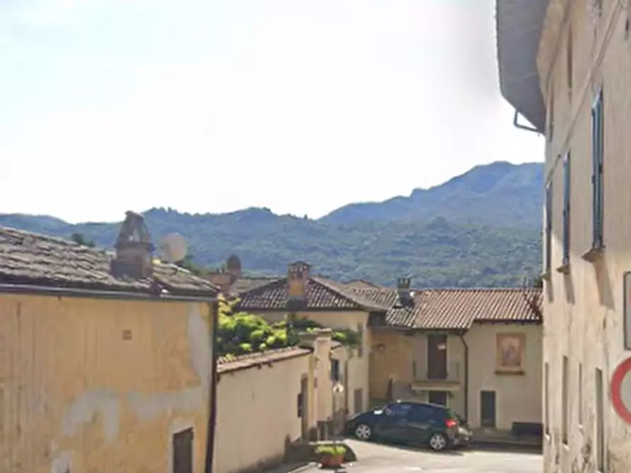 Immagine 3 di Appartamento in vendita  in Via Libertà a Casalzuigno