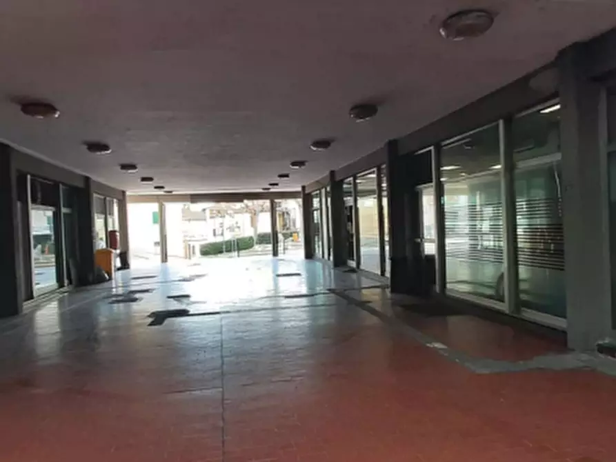 Immagine 7 di Negozio in vendita  in Piazza XXV Aprile  a Rignano Sull'arno