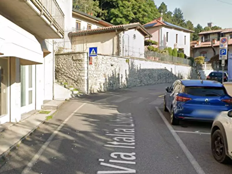 Immagine 3 di Appartamento in vendita  in Via Cerea a Gazzada Schianno