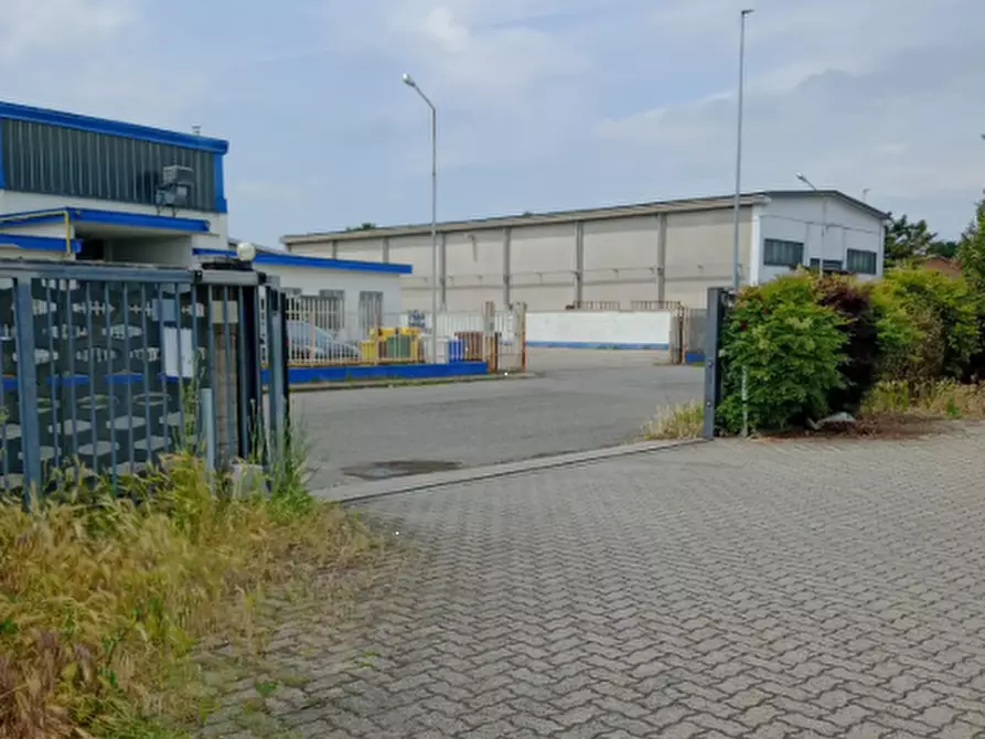 Immagine 3 di Capannone industriale in vendita  in Via dell'Industria a Cura Carpignano