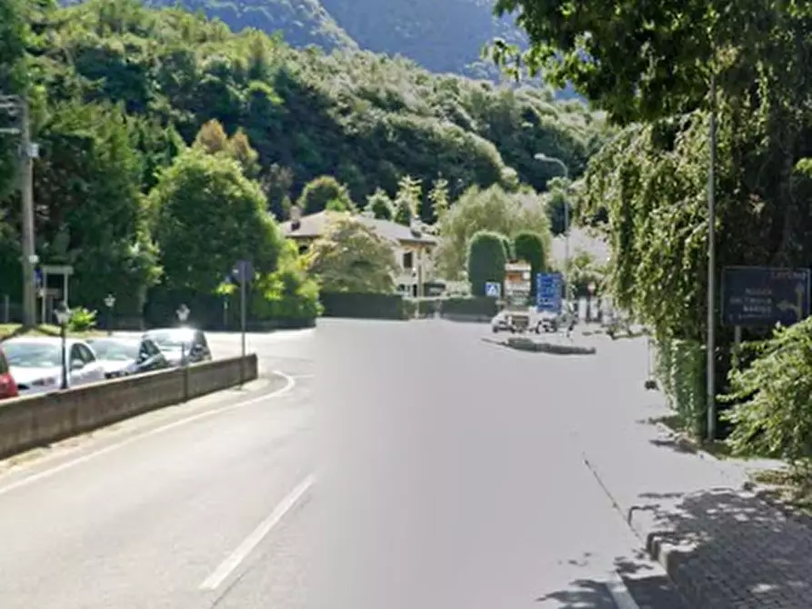 Immagine 8 di Magazzino in vendita  in Via Guglielmo Marconi a Castelveccana