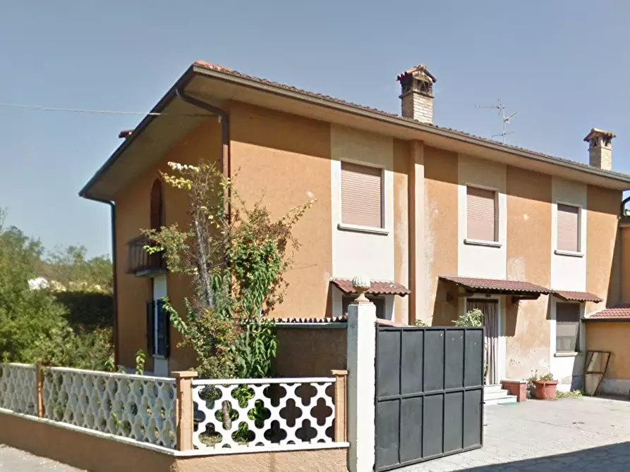 Immagine 3 di Casa indipendente in vendita  in Via Ciro Chistoni a Casalromano