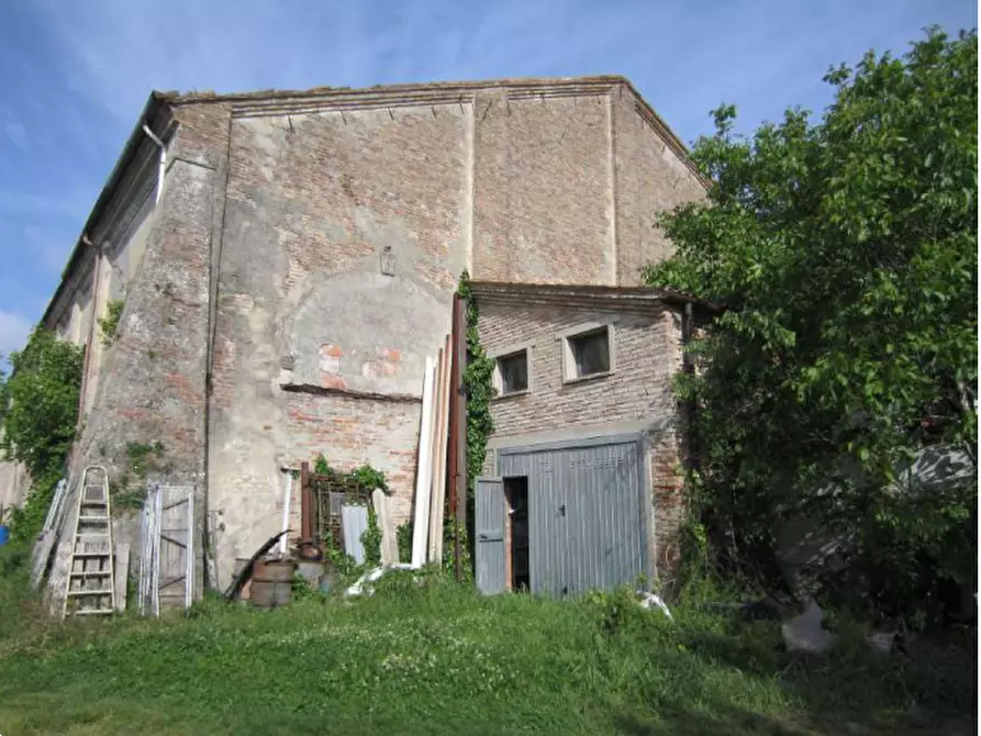 Immagine 1 di Magazzino in vendita  in Via Eridano a Ferrara