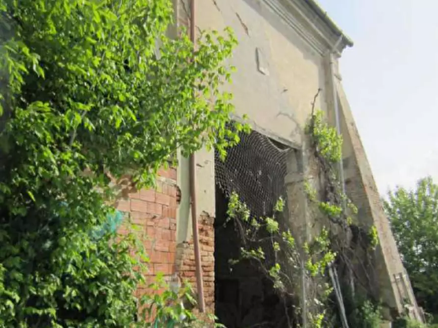 Immagine 2 di Magazzino in vendita  in Via Eridano a Ferrara