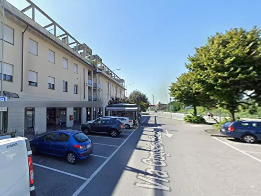 Immagine 1 di Negozio in vendita  in Via Guglielmo Marconi a Ranica