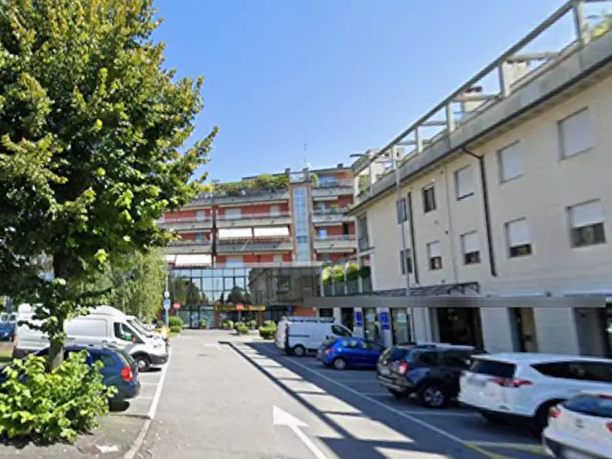 Immagine 2 di Negozio in vendita  in Via Guglielmo Marconi a Ranica