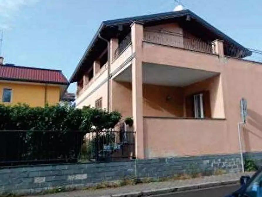 Immagine 1 di Villa in vendita  in Via G. Marconi a Vittuone