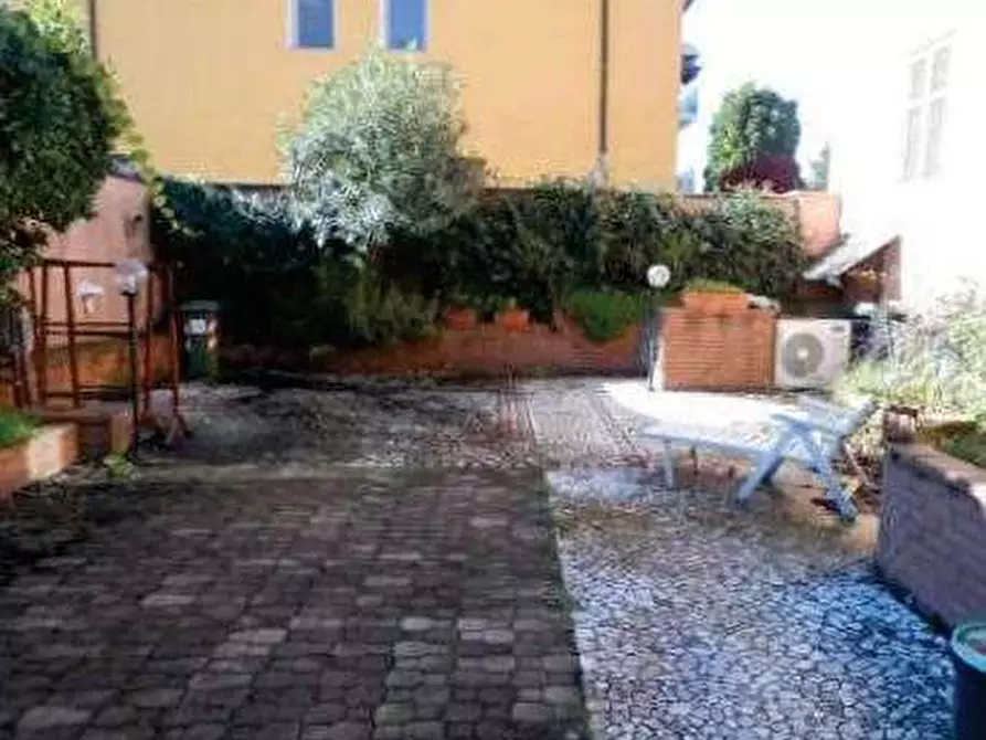 Immagine 6 di Villa in vendita  in Via G. Marconi a Vittuone