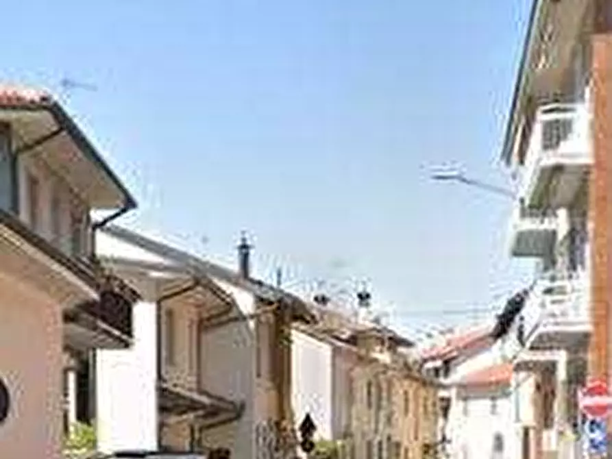 Immagine 13 di Villa in vendita  in Via G. Marconi a Vittuone