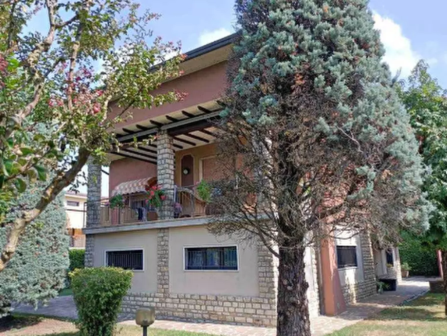 Immagine 1 di Villa in vendita  in Viale Papa Giovanni XXIII a Palosco