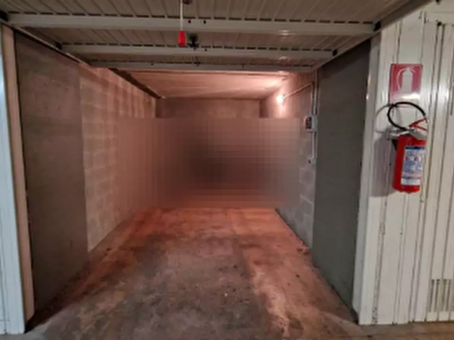 Immagine 2 di Garage in vendita  in Piazza Adriano a Torino