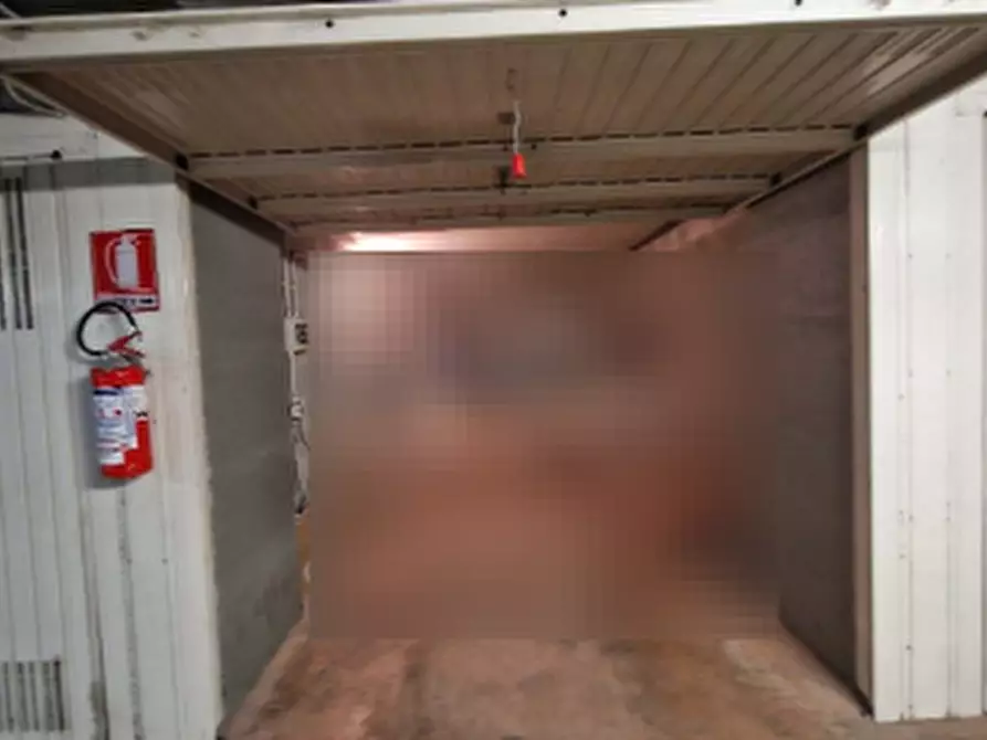 Immagine 2 di Garage in vendita  in Piazza Adriano a Torino